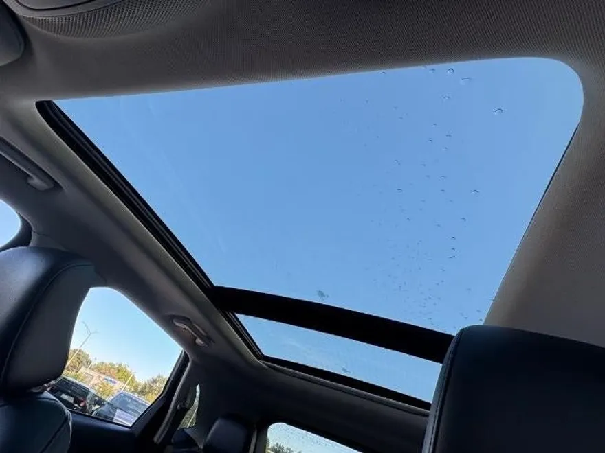 2021 Ford Edge SEL photo 1