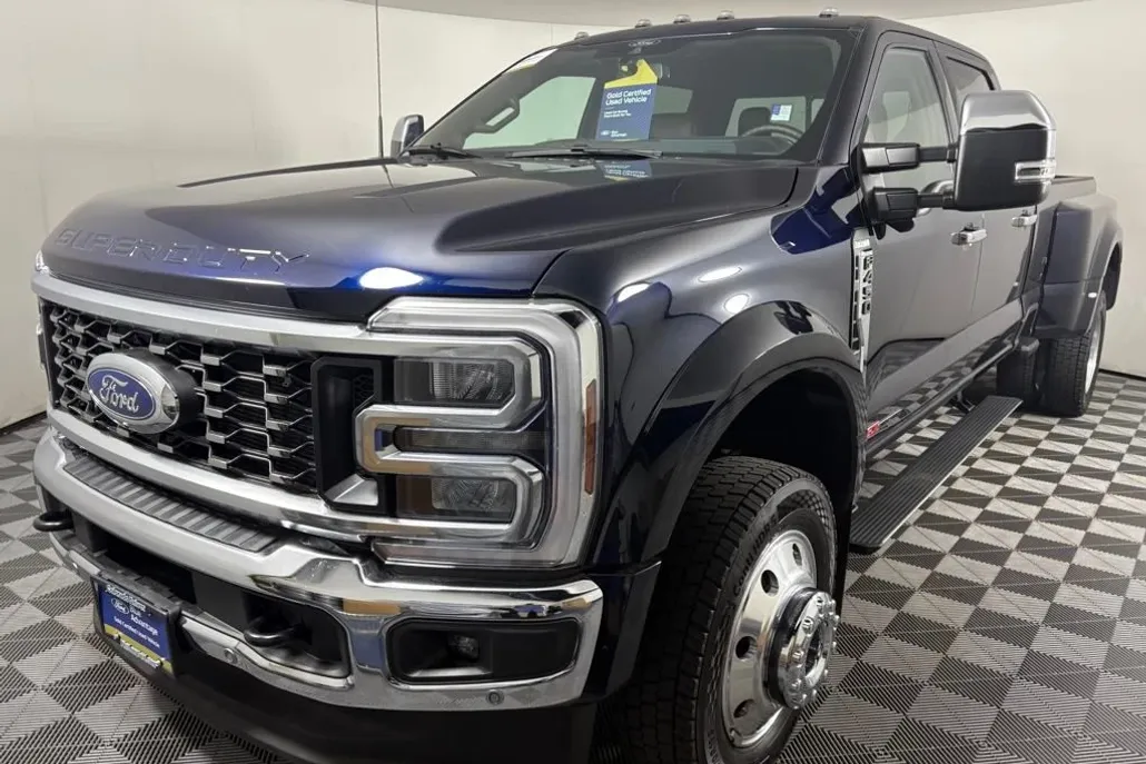 2025 Ford F-450 King Ranch photo 1
