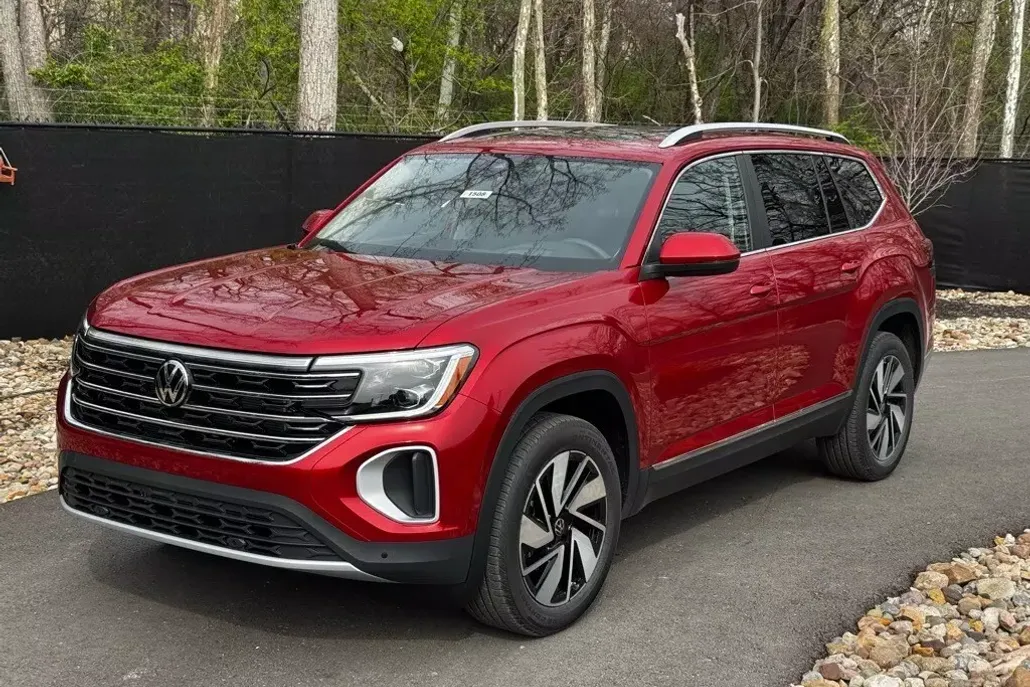 2025 Volkswagen Atlas SEL photo 1