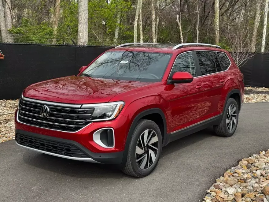 2025 Volkswagen Atlas SEL photo 1