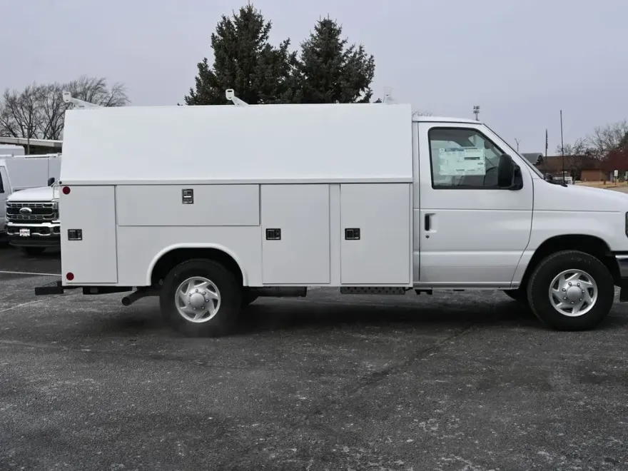 2025 Ford E-350 Base photo 1