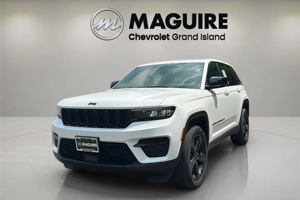 2023 Jeep Grand Cherokee Altitude photo 1