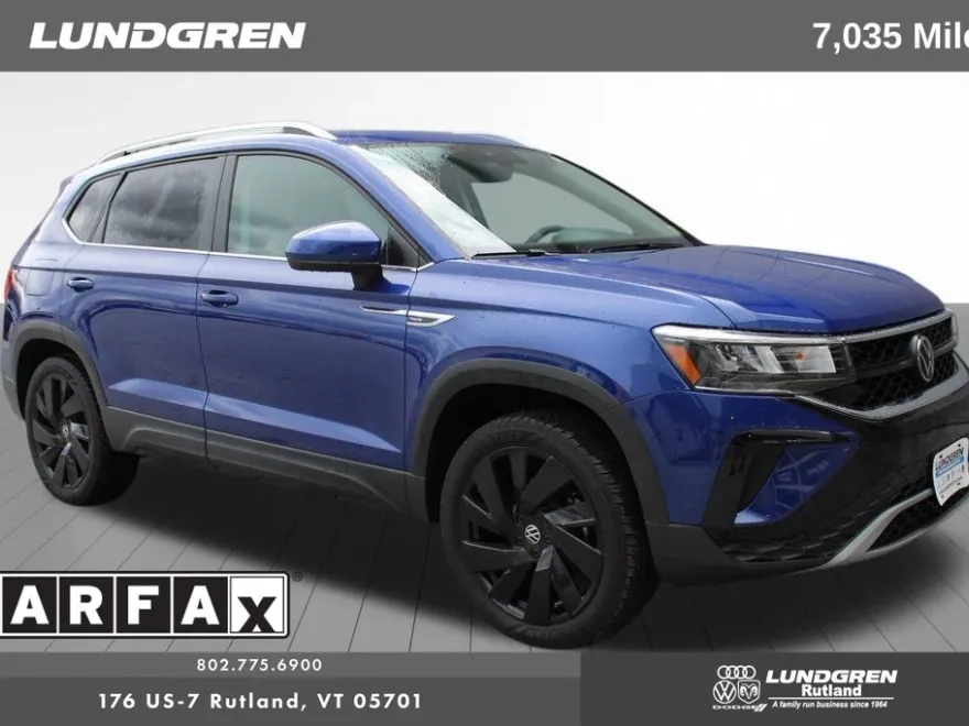 2024 Volkswagen Taos SE photo 1