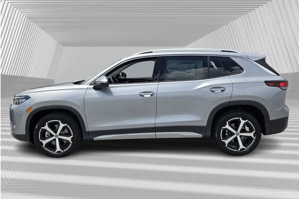 2025 Volkswagen Tiguan SE photo 1