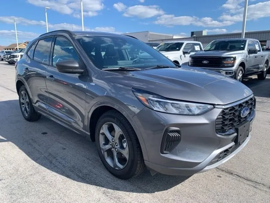 2024 Ford Escape ST-Line photo 1