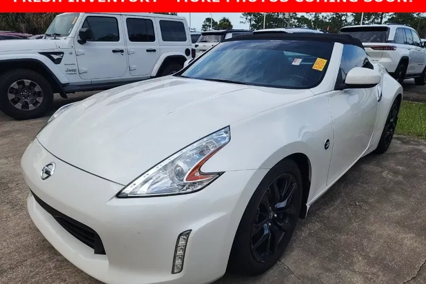 2015 Nissan 370Z Touring photo 1