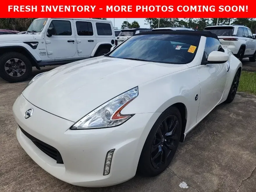 2015 Nissan 370Z Touring photo 1
