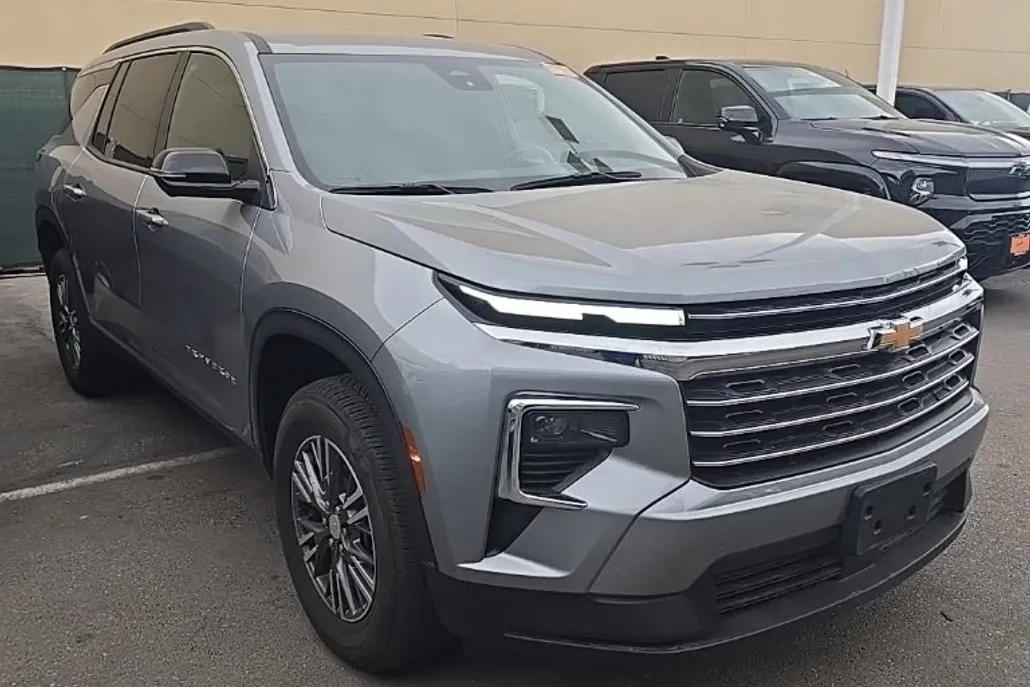 2024 Chevrolet Traverse 1LT photo 1