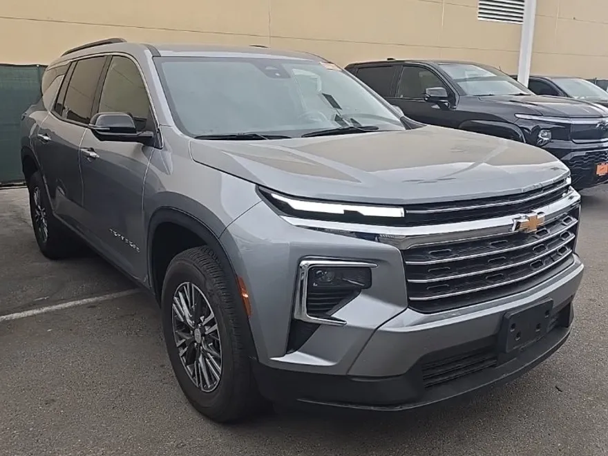 2024 Chevrolet Traverse 1LT photo 1