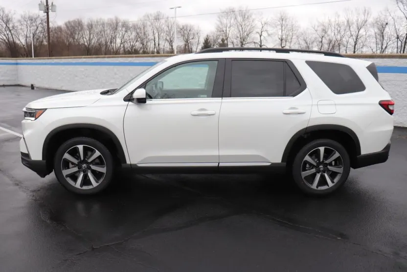 2025 Honda Pilot Touring photo 1