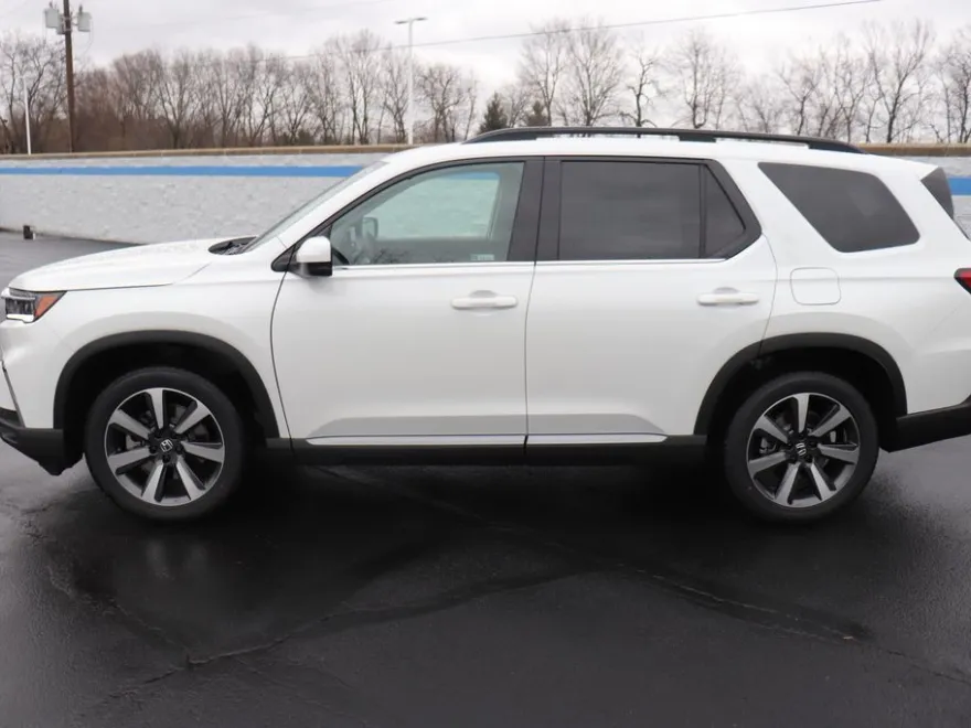 2025 Honda Pilot Touring photo 1
