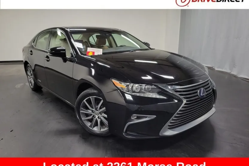 2016 Lexus ES 300h photo 1
