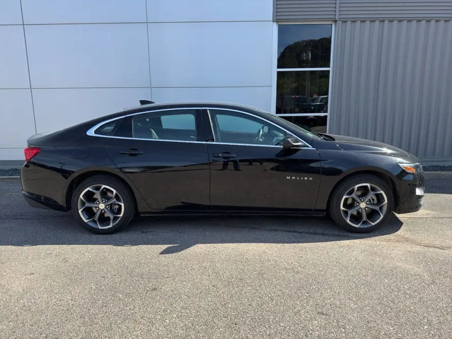 2024 Chevrolet Malibu 1LT photo 1