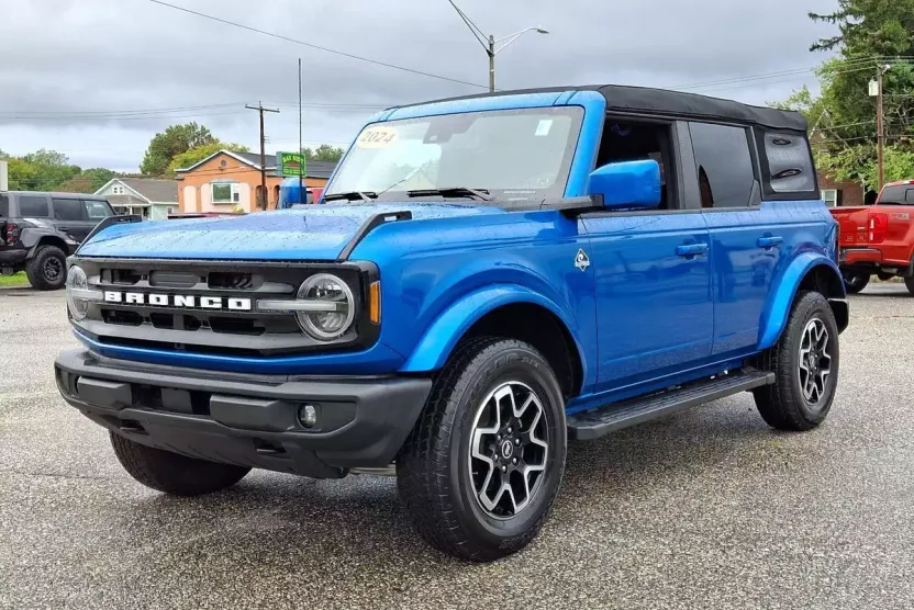 2024 Ford Bronco Outer Banks photo 1