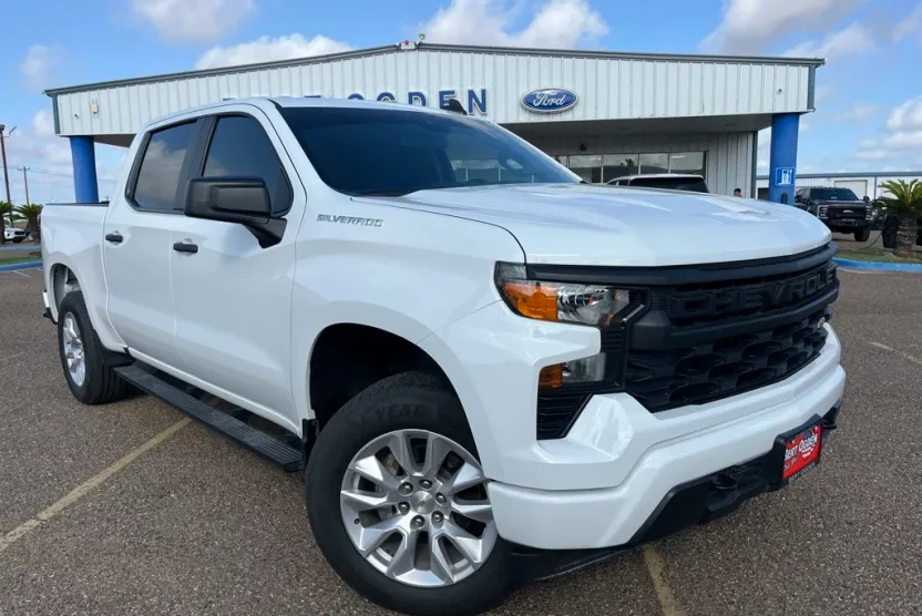 2023 Chevrolet Silverado 1500 Custom photo 1