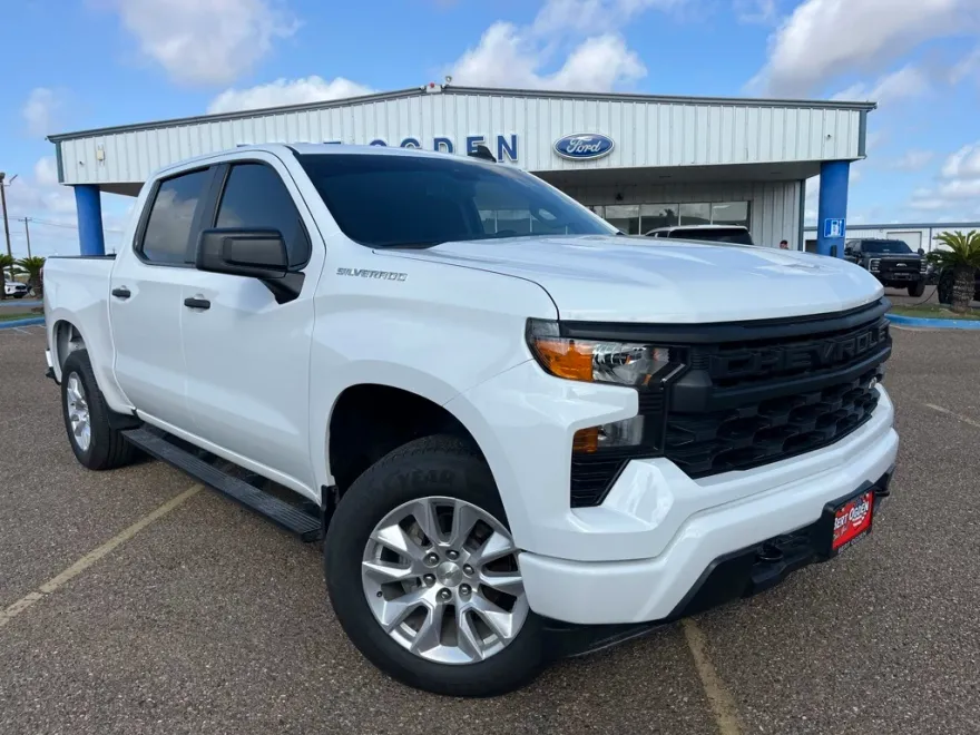 2023 Chevrolet Silverado 1500 Custom photo 1