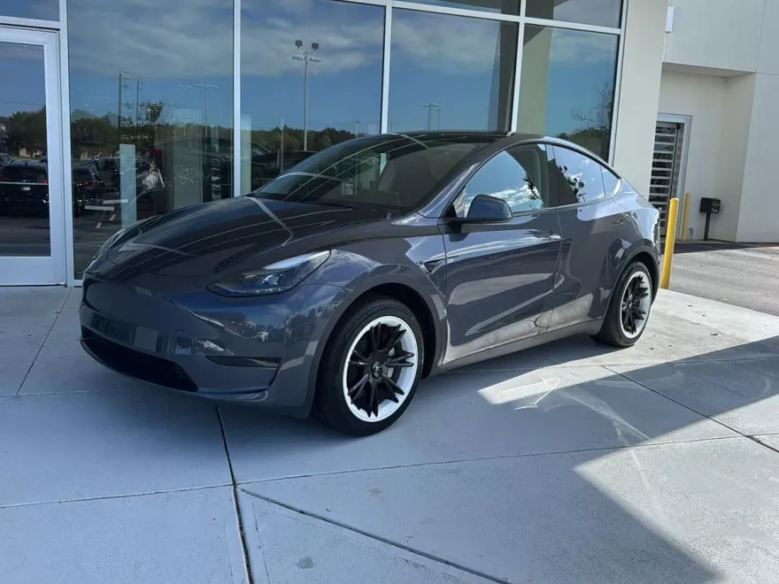 2023 Tesla Model Y Long Range photo 1