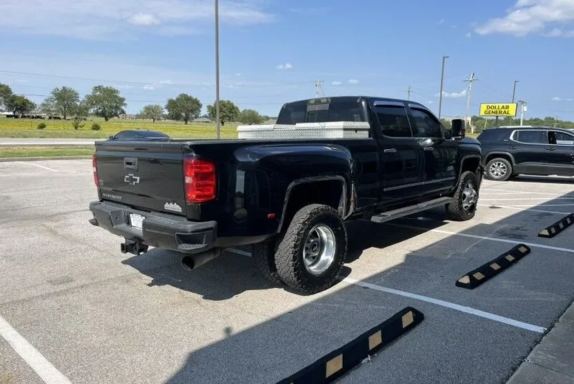 2016 Chevrolet Silverado 3500HD High Country photo 1