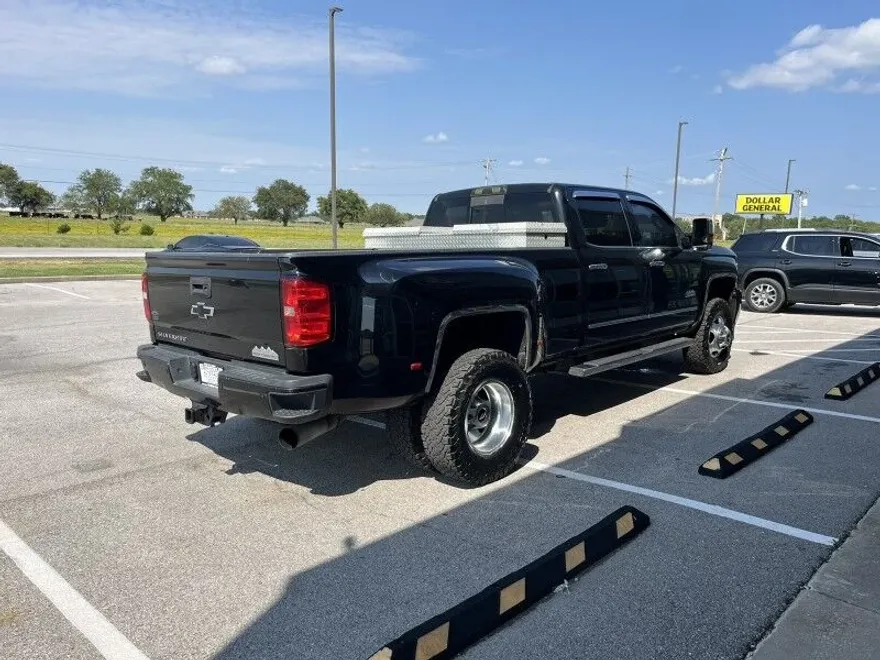 2016 Chevrolet Silverado 3500HD High Country photo 1