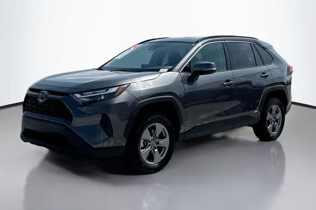 2024 Toyota RAV4 Hybrid XLE photo 1