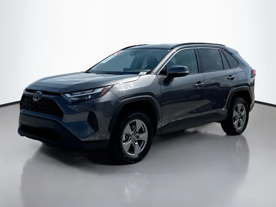2024 Toyota RAV4 Hybrid XLE photo 1