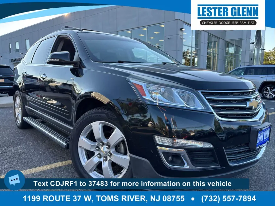 2017 Chevrolet Traverse 1LT photo 1