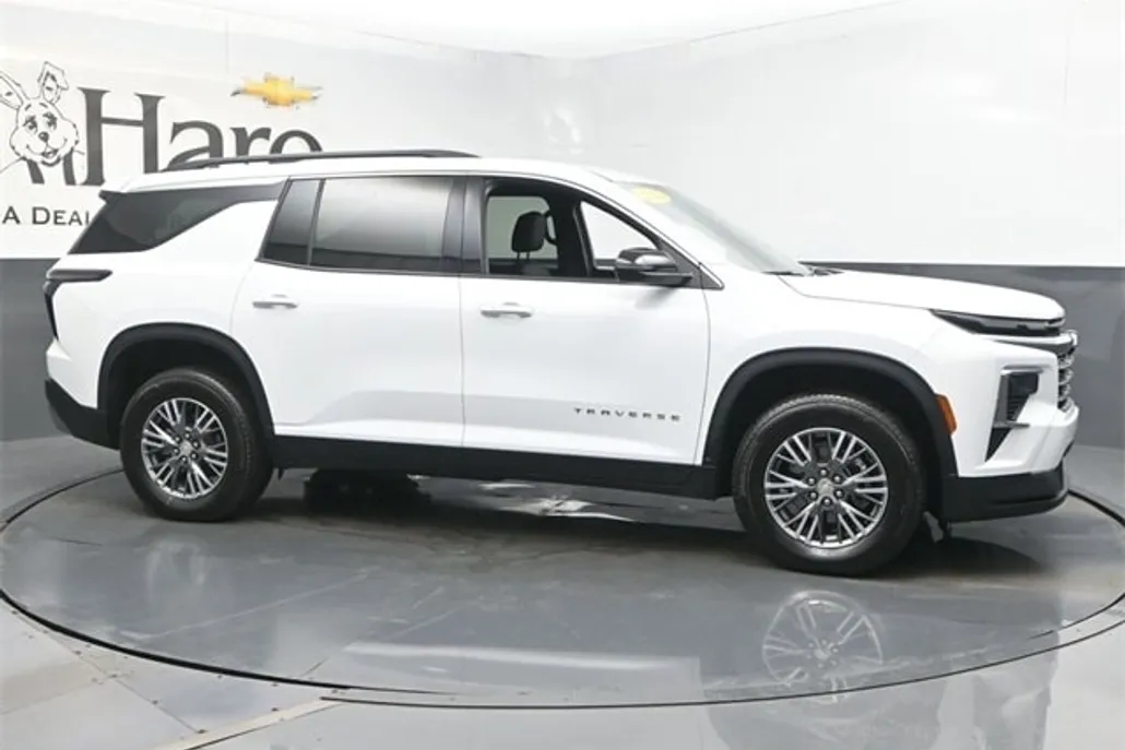 2025 Chevrolet Traverse photo 1