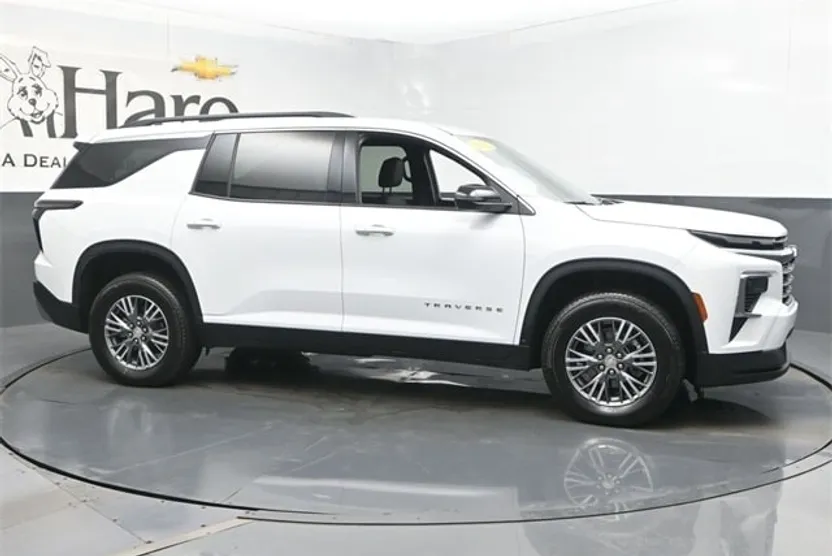 2025 Chevrolet Traverse photo 1