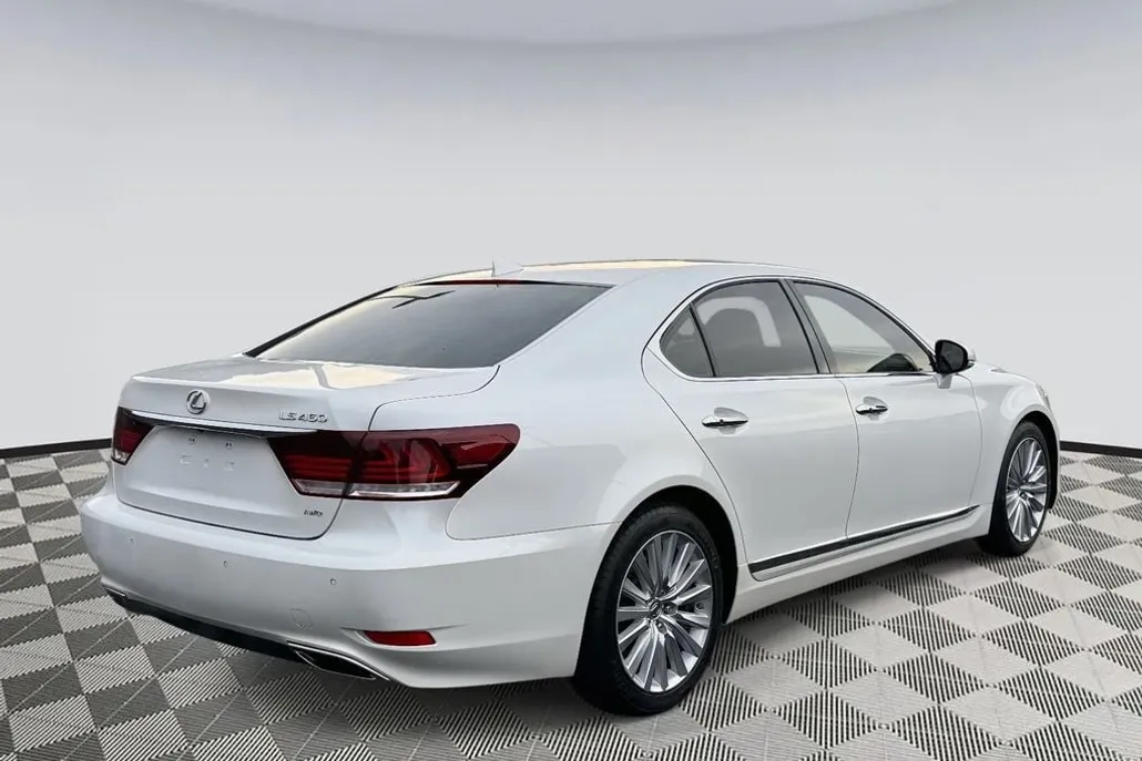 2017 Lexus LS 460 photo 1