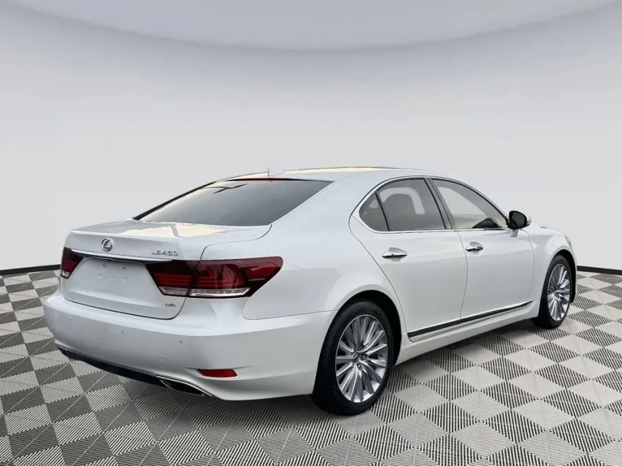 2017 Lexus LS 460 photo 1