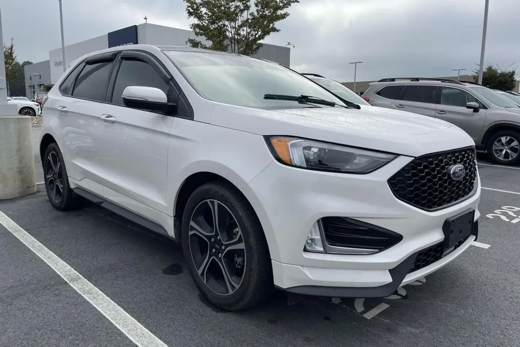 2019 Ford Edge ST photo 1