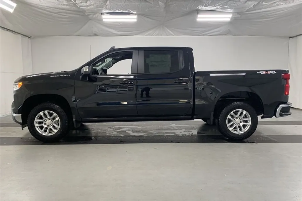 2025 Chevrolet Silverado 1500 LT photo 1