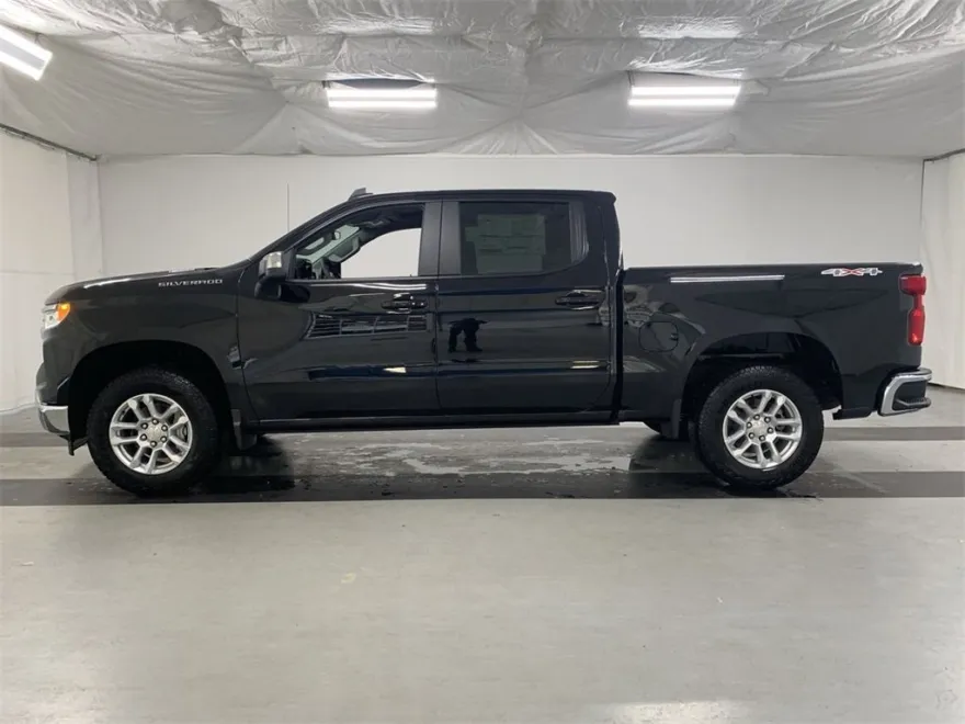 2025 Chevrolet Silverado 1500 LT photo 1