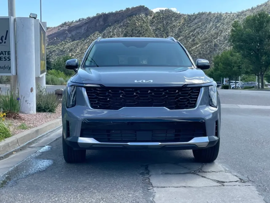 2025 Kia Sorento S photo 1