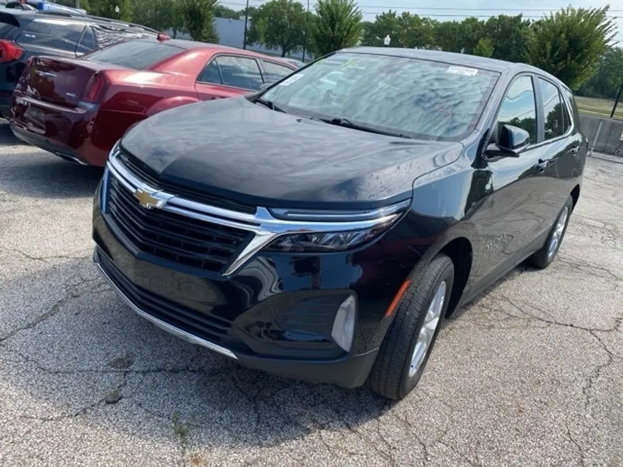 2023 Chevrolet Equinox LT photo 1