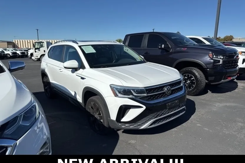 2022 Volkswagen Taos SEL photo 1