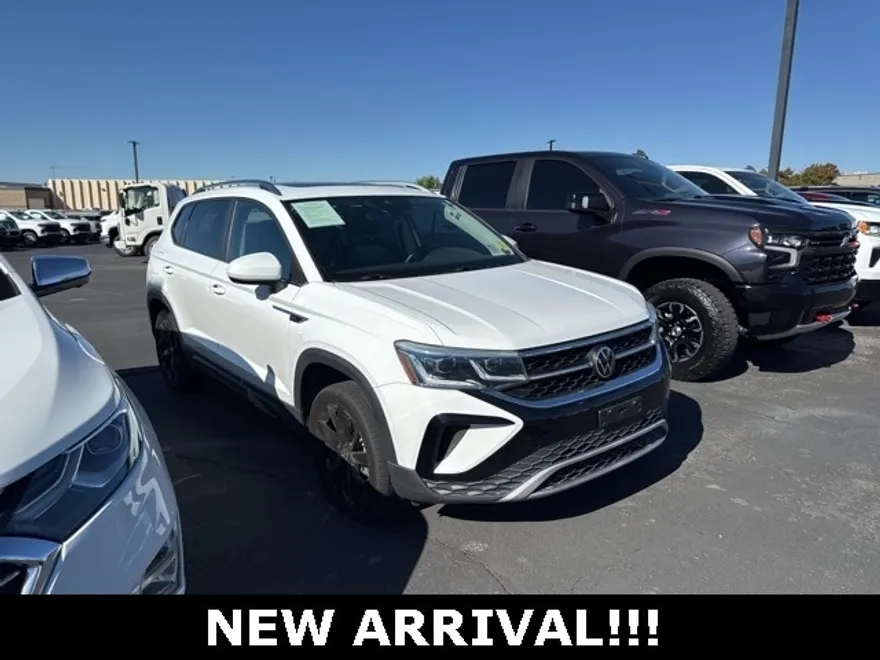 2022 Volkswagen Taos SEL photo 1