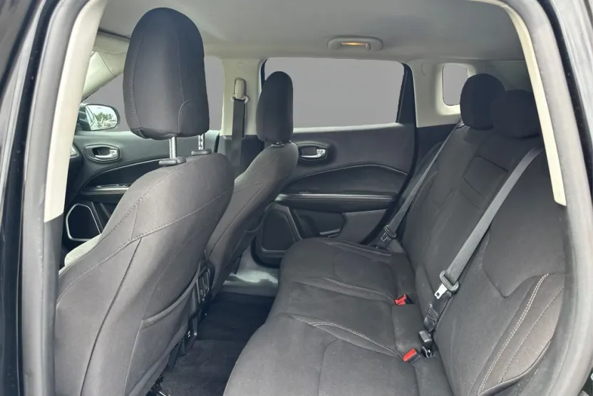 2018 Jeep Compass Sport photo 1