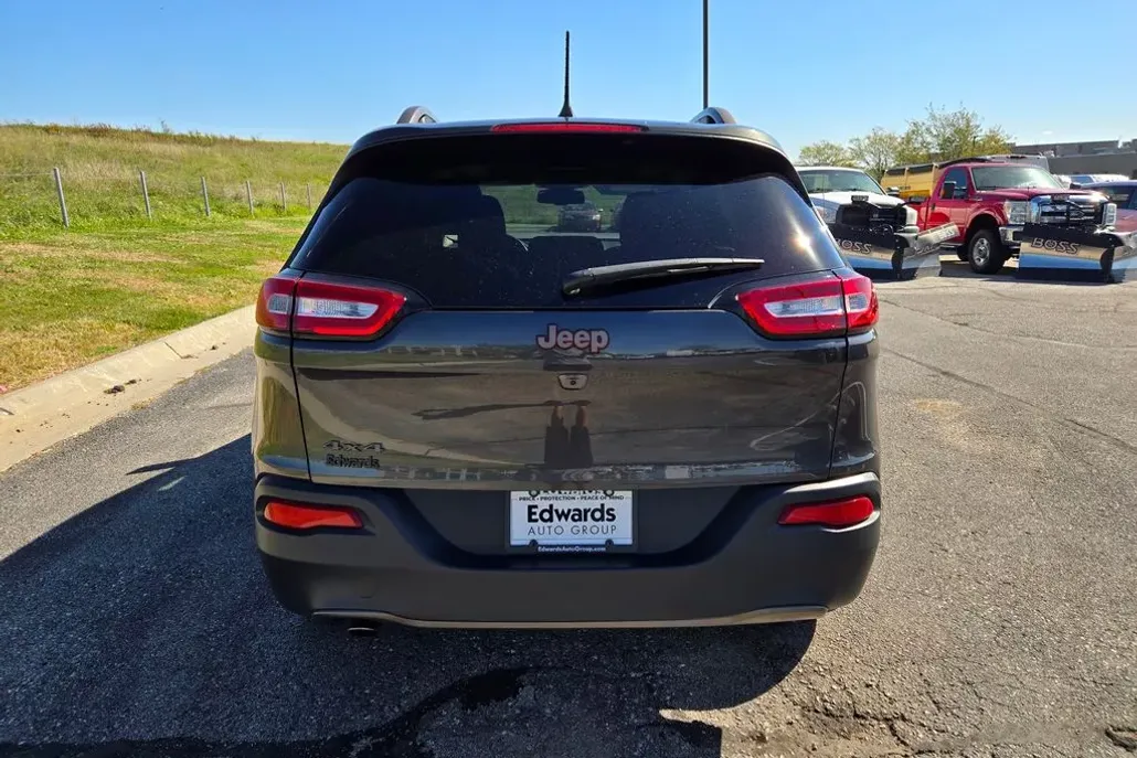 2016 Jeep Cherokee 80th Anniversary Edition photo 1