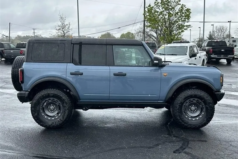 2025 Ford Bronco Badlands photo 1