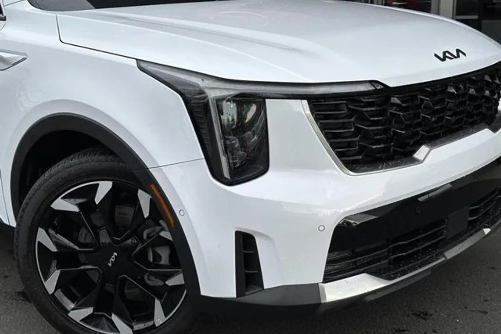 2024 Kia Sorento SX photo 1
