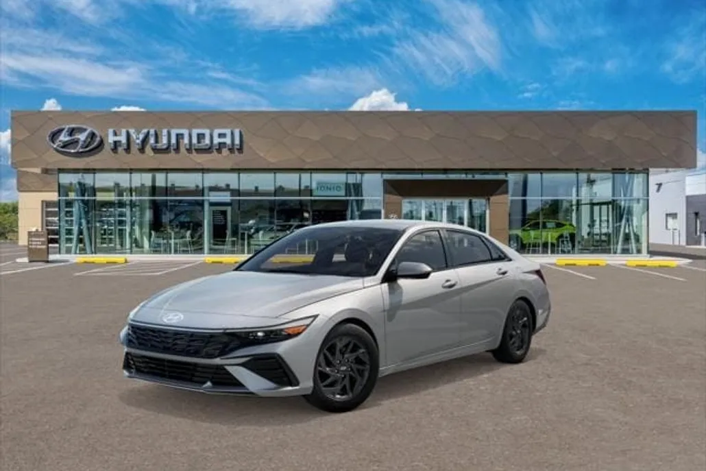2025 Hyundai Elantra Hybrid photo 1