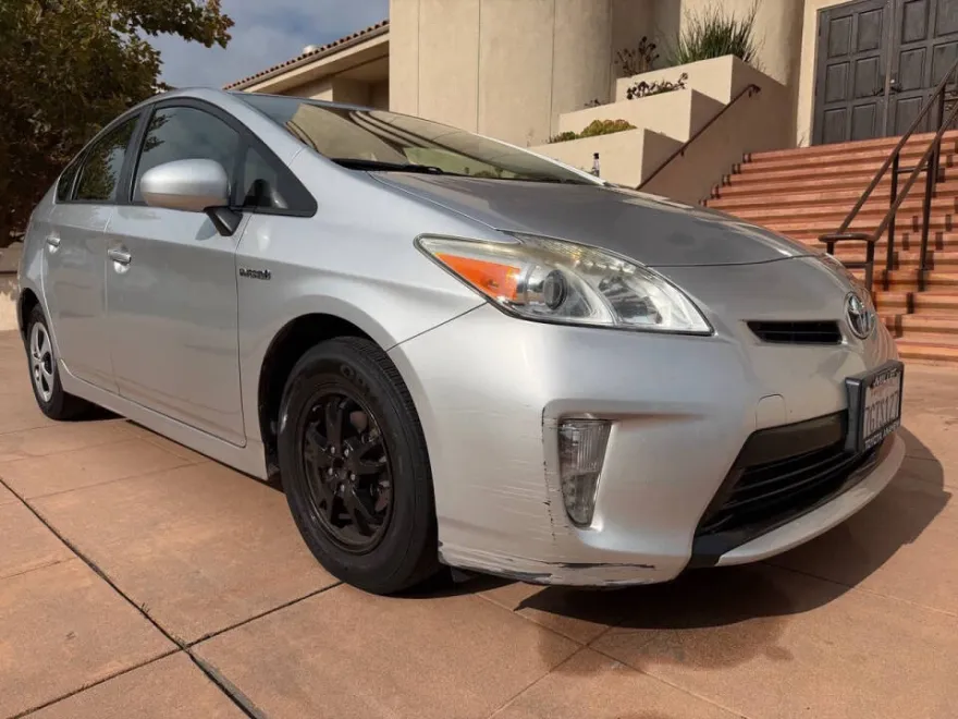 2014 Toyota Prius One photo 1