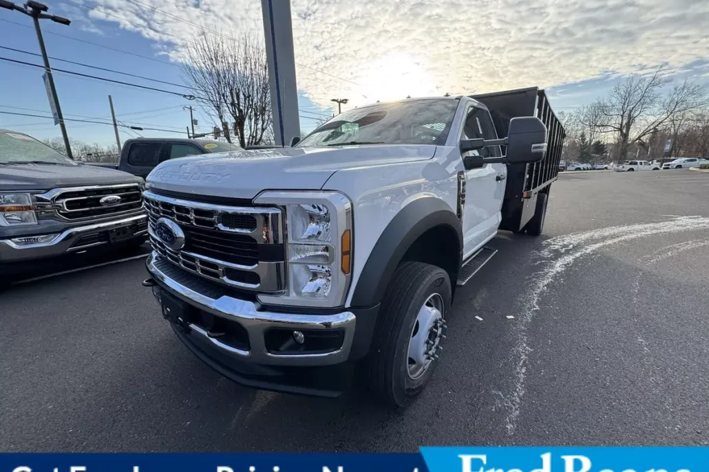 2024 Ford F-600 photo 1