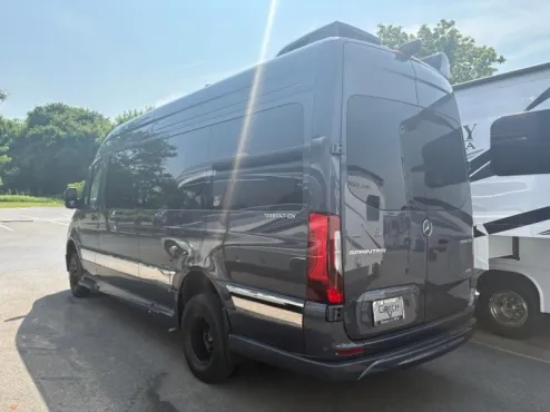 2025 Mercedes Benz Sprinter 3500 photo 4