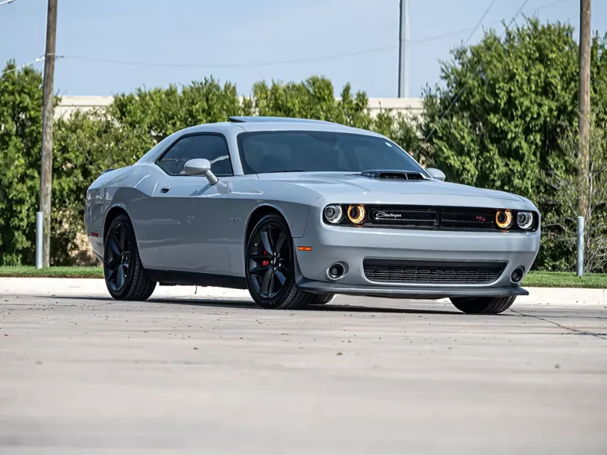 2022 Dodge Challenger R/T photo 1