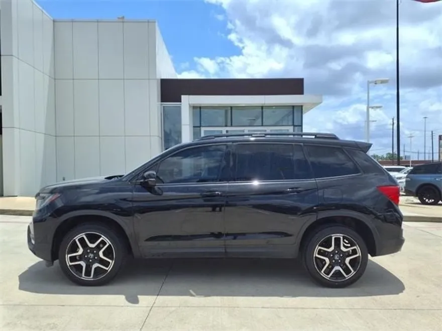 2023 Honda Passport Elite photo 1