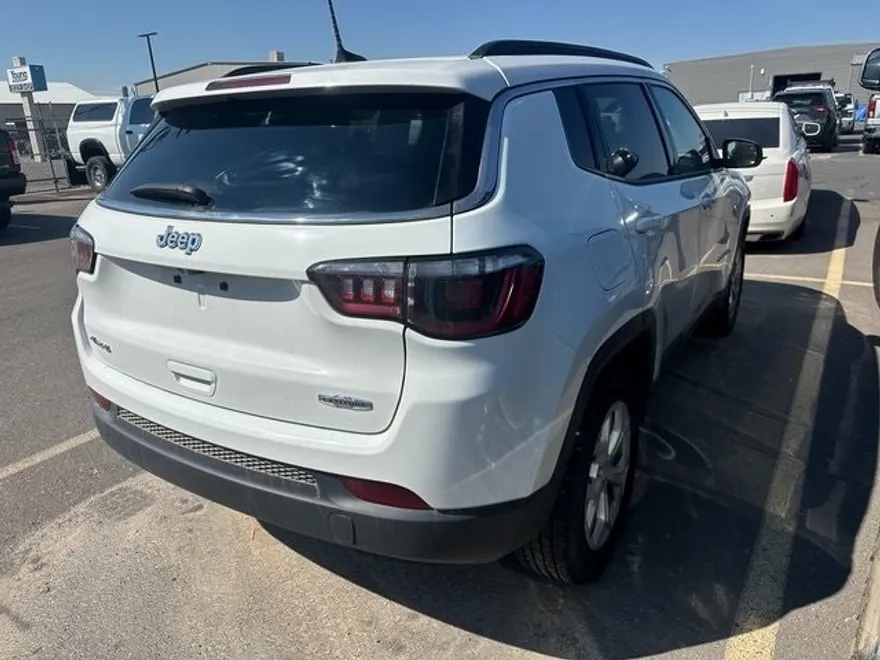 2024 Jeep Compass Latitude photo 1