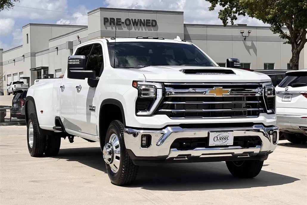 2025 Chevrolet Silverado 3500HD LTZ photo 1