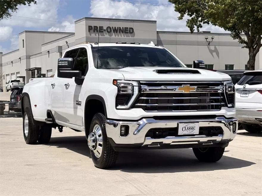 2025 Chevrolet Silverado 3500HD LTZ photo 1